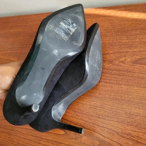 H&M Business Casual Neutral Faux Suede Black Pointy Toe Heels(38) - Picture 7 of 8